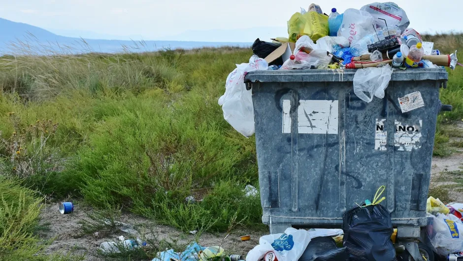 Rubrik_Abfall_pixabay-garbage-2729608_1920